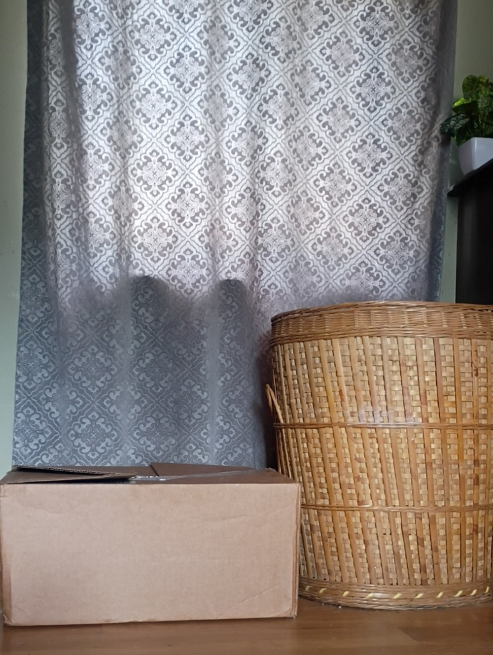$10 Fill A Box - Live Show Listing